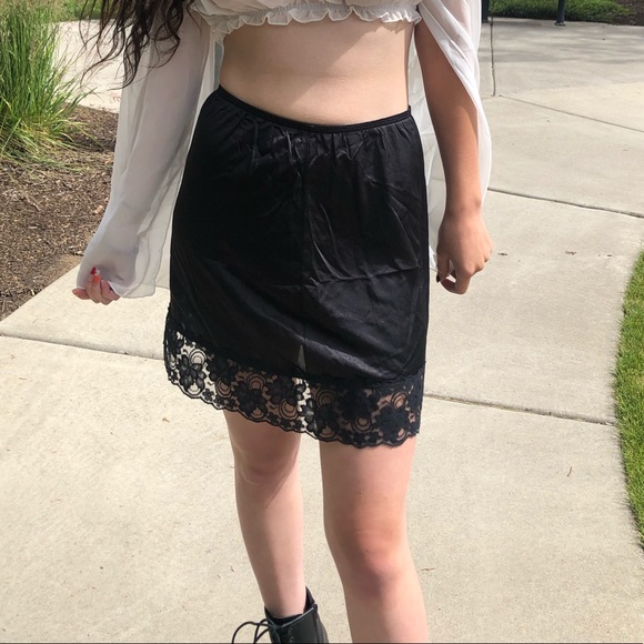 SOLD Vintage Black Slip Skirt 🖤 - Picture 1 of 2